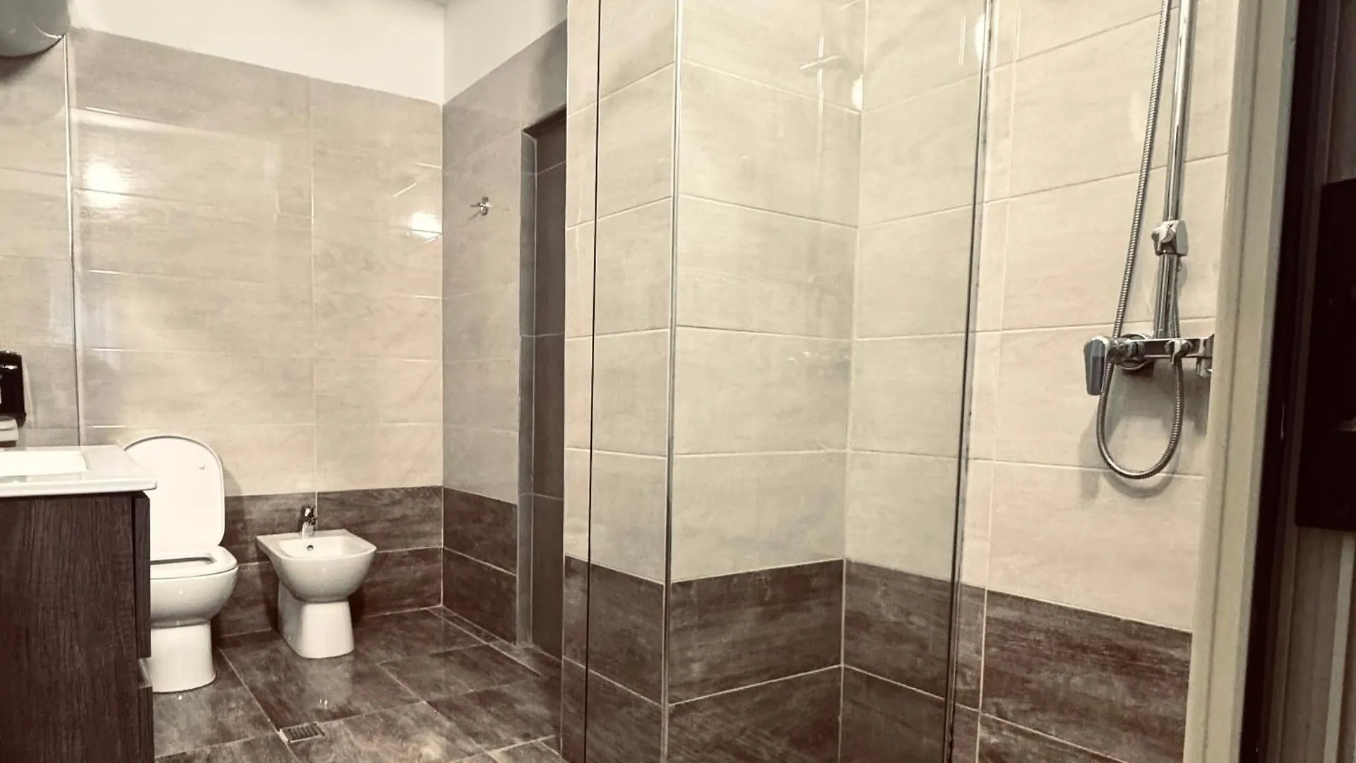 Hi5 Rooms Tirana Albania
